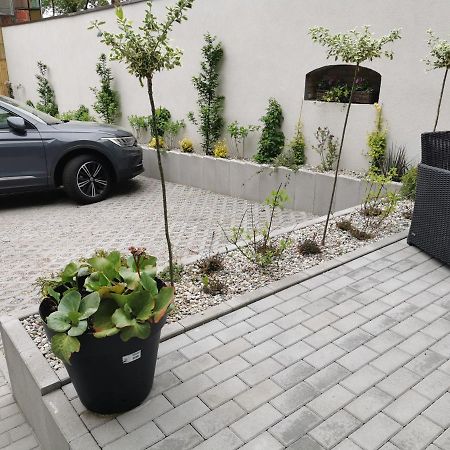 Kamienica Apartment Uniejow Exterior photo